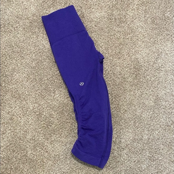 Lululemon scrunch side purple capris - Picture 3 of 3